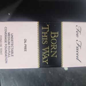 Too Faced Cloud Foundation - Soft Pink Packaging